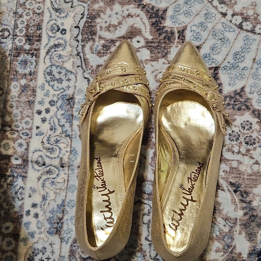 Kathy Van Zeeland Metallic Gold Heels - Picture 6 of 12
